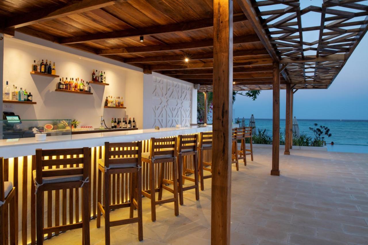 Hotel Nungwi Dreams By Mantis Esterno foto The bar at the beach club