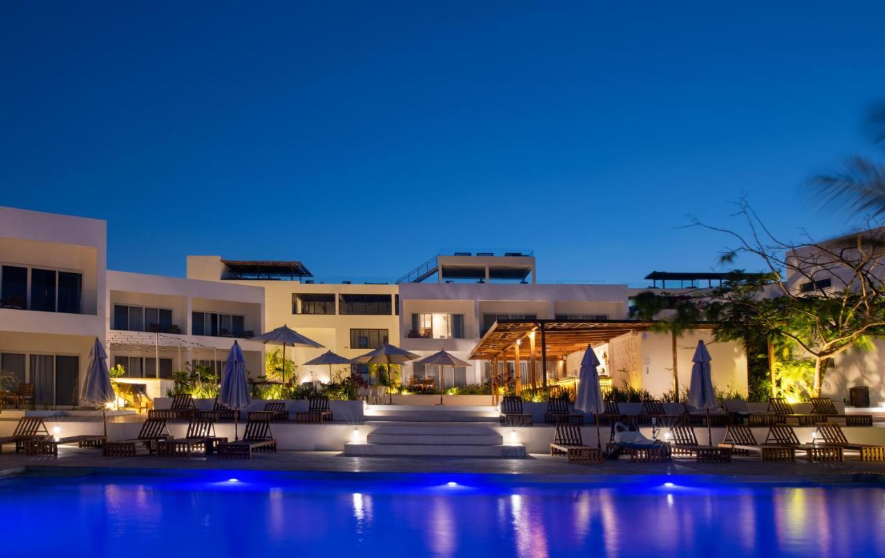 Hotel Nungwi Dreams By Mantis Esterno foto The hotel at night