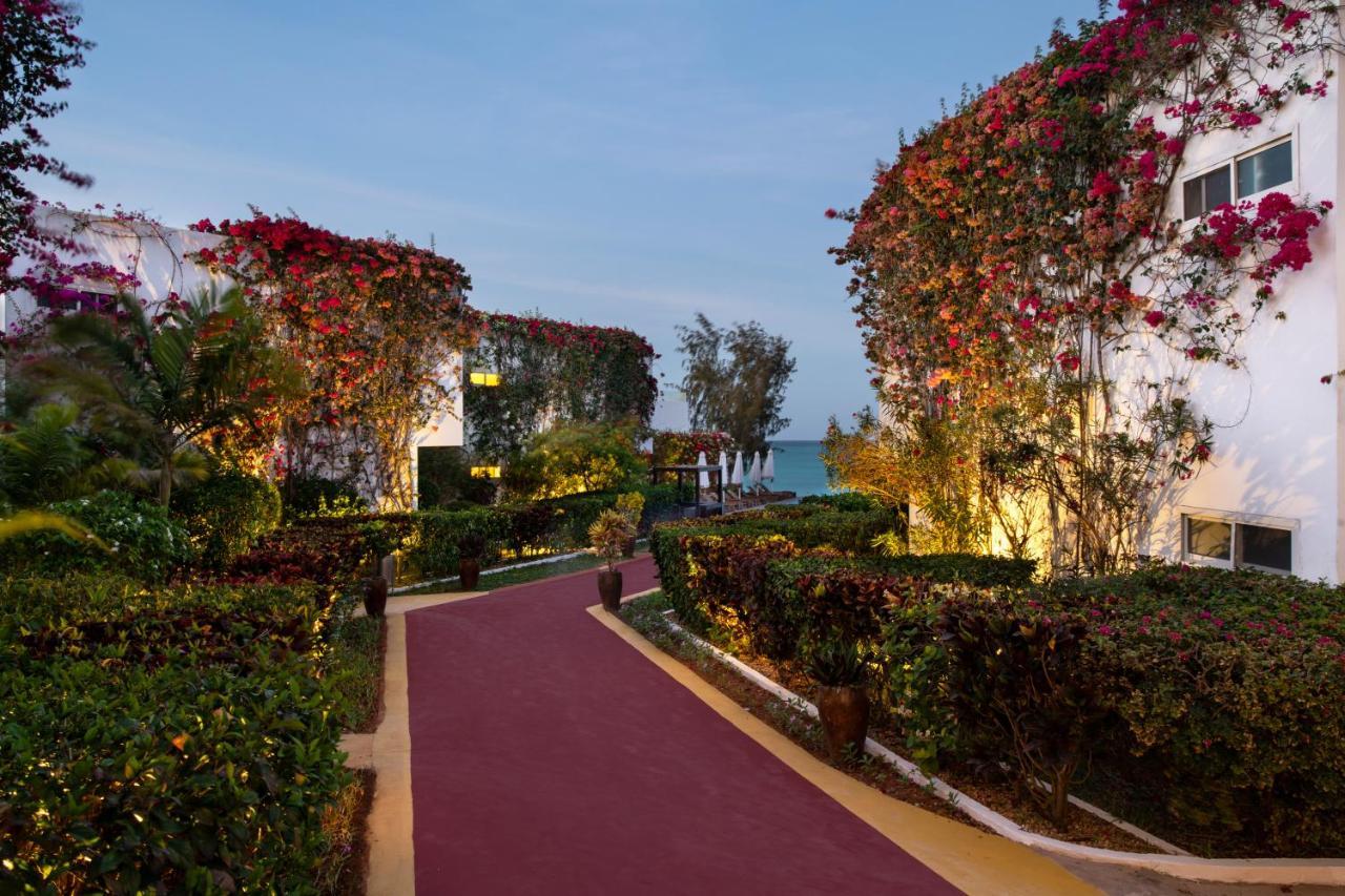 Hotel Nungwi Dreams By Mantis Esterno foto The resort at night