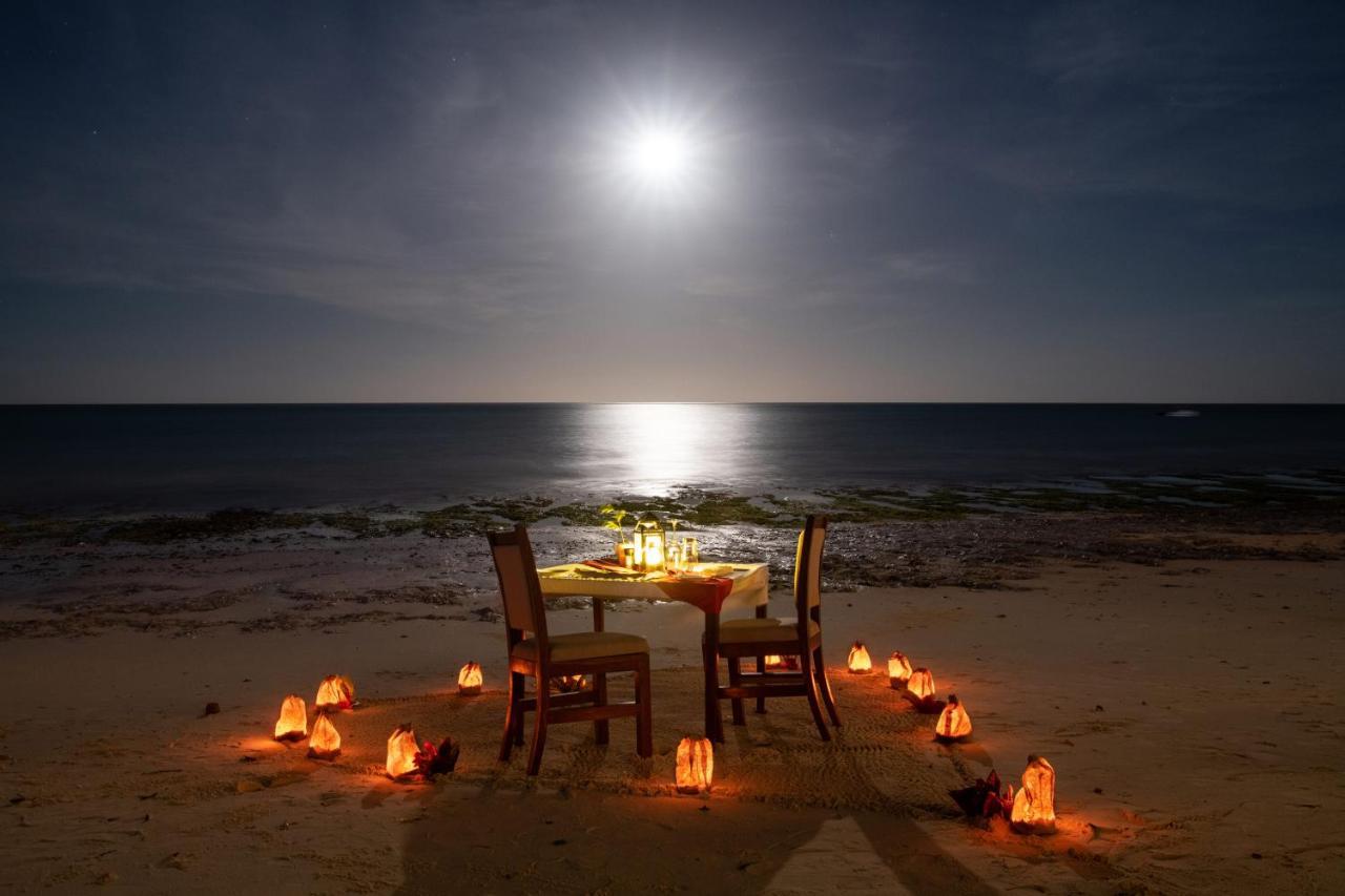 Hotel Nungwi Dreams By Mantis Esterno foto A beachside dinner at the resort