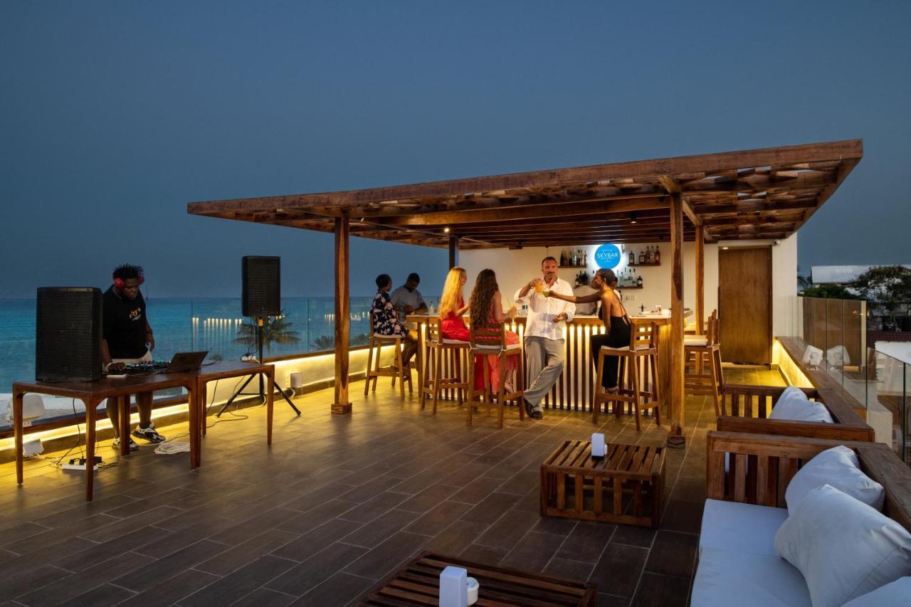 Hotel Nungwi Dreams By Mantis Esterno foto Rooftop bar in India