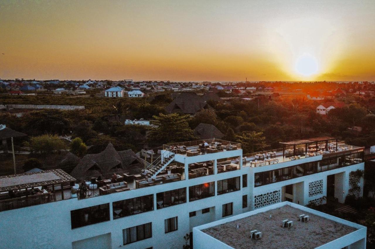 Hotel Nungwi Dreams By Mantis Esterno foto Sunset over the city