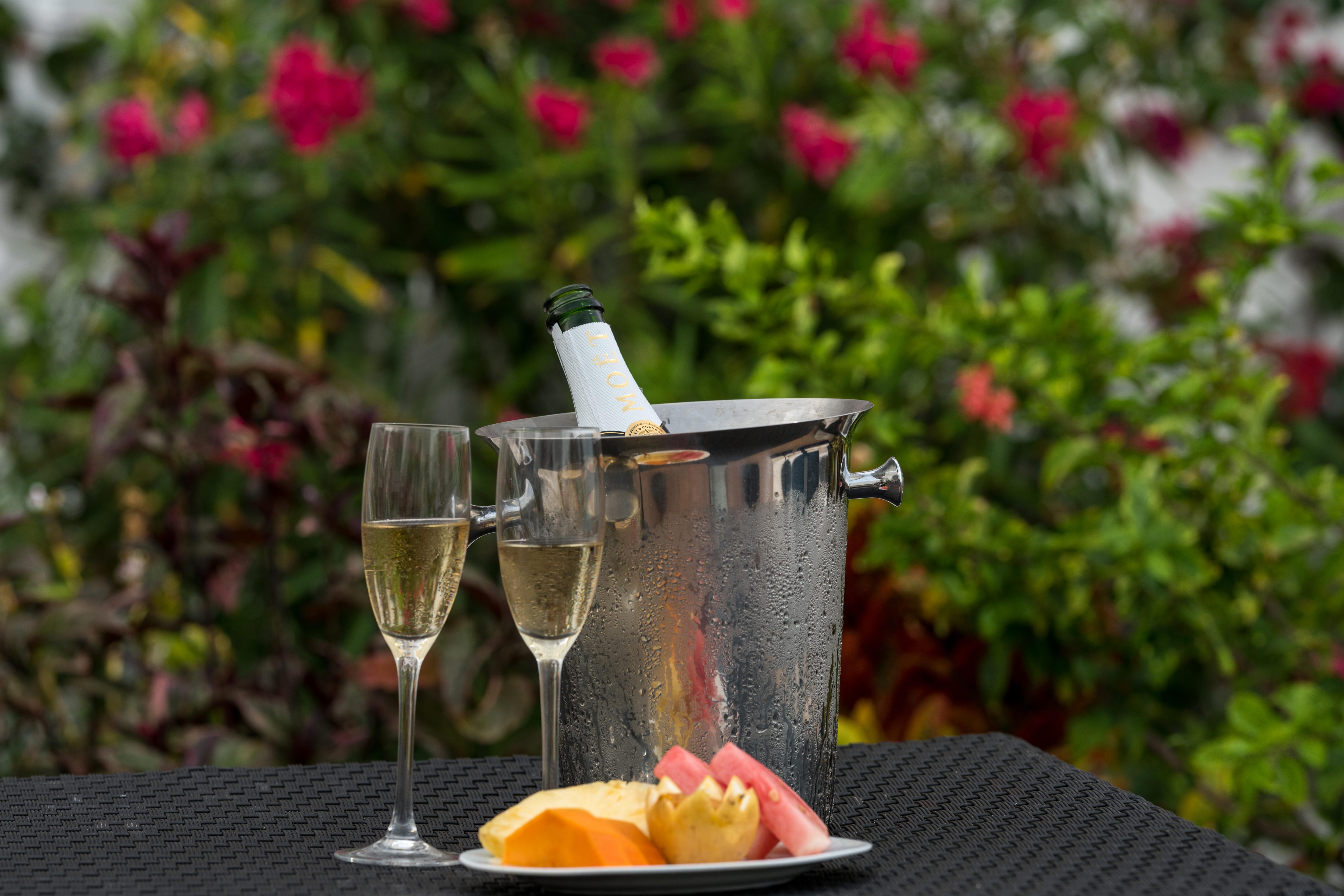 Hotel Nungwi Dreams By Mantis Esterno foto Champagne in a champagne bucket