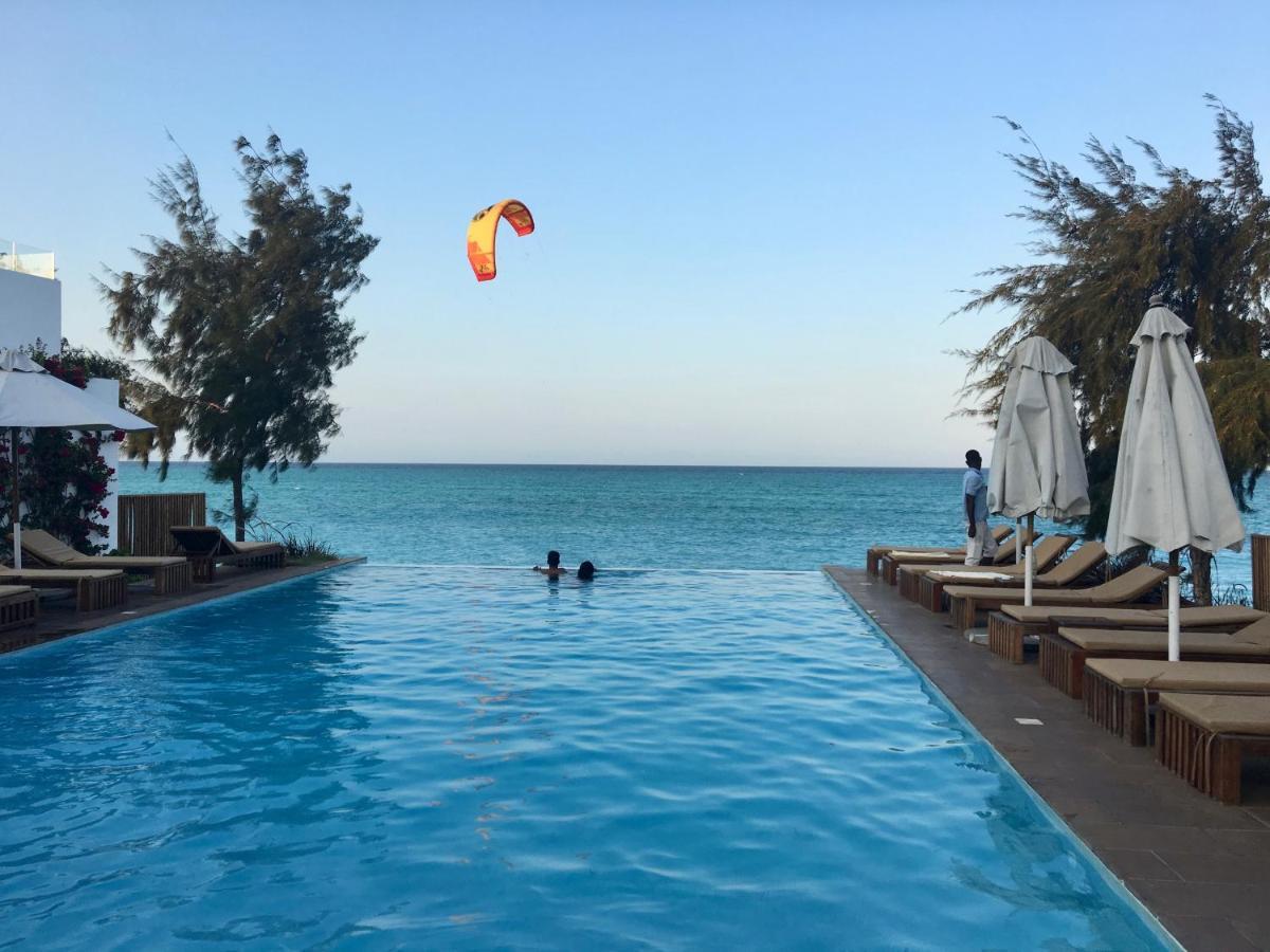 Hotel Nungwi Dreams By Mantis Esterno foto Infinity pool at the hotel